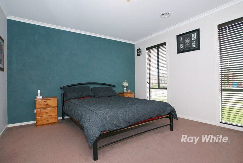 19 Hector Drive, CRANBOURNE VIC 3977, Cranbourne - Thumbnail 8