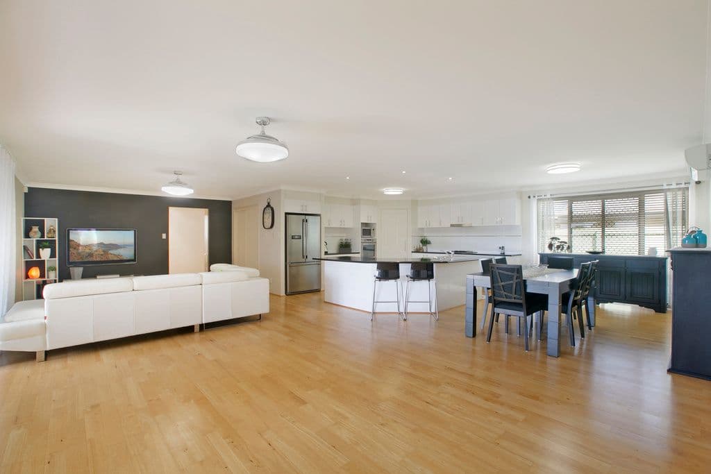 9 Mervyn Crescent, Redland Bay QLD 4165, Redland Bay - Thumbnail 3