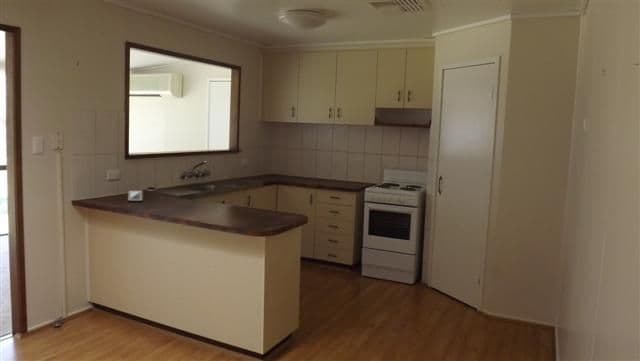61 Raglan Street, ROMA QLD 4455, Roma - Thumbnail 3