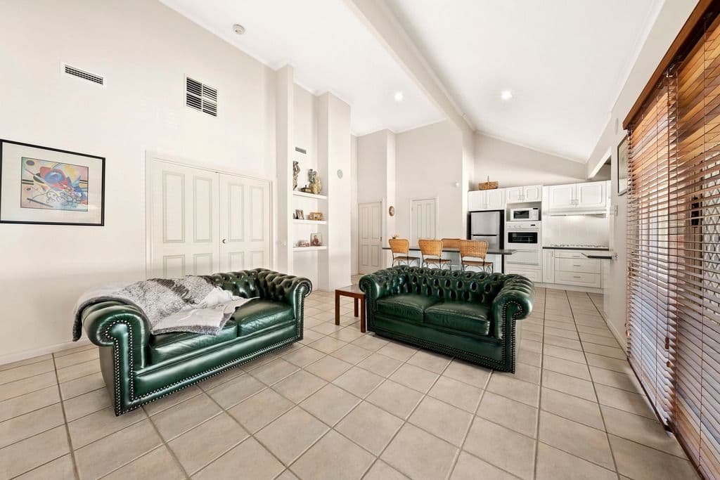 2 Mendora Crescent, Wantirna South VIC 3152, Wantirna South - Thumbnail 3