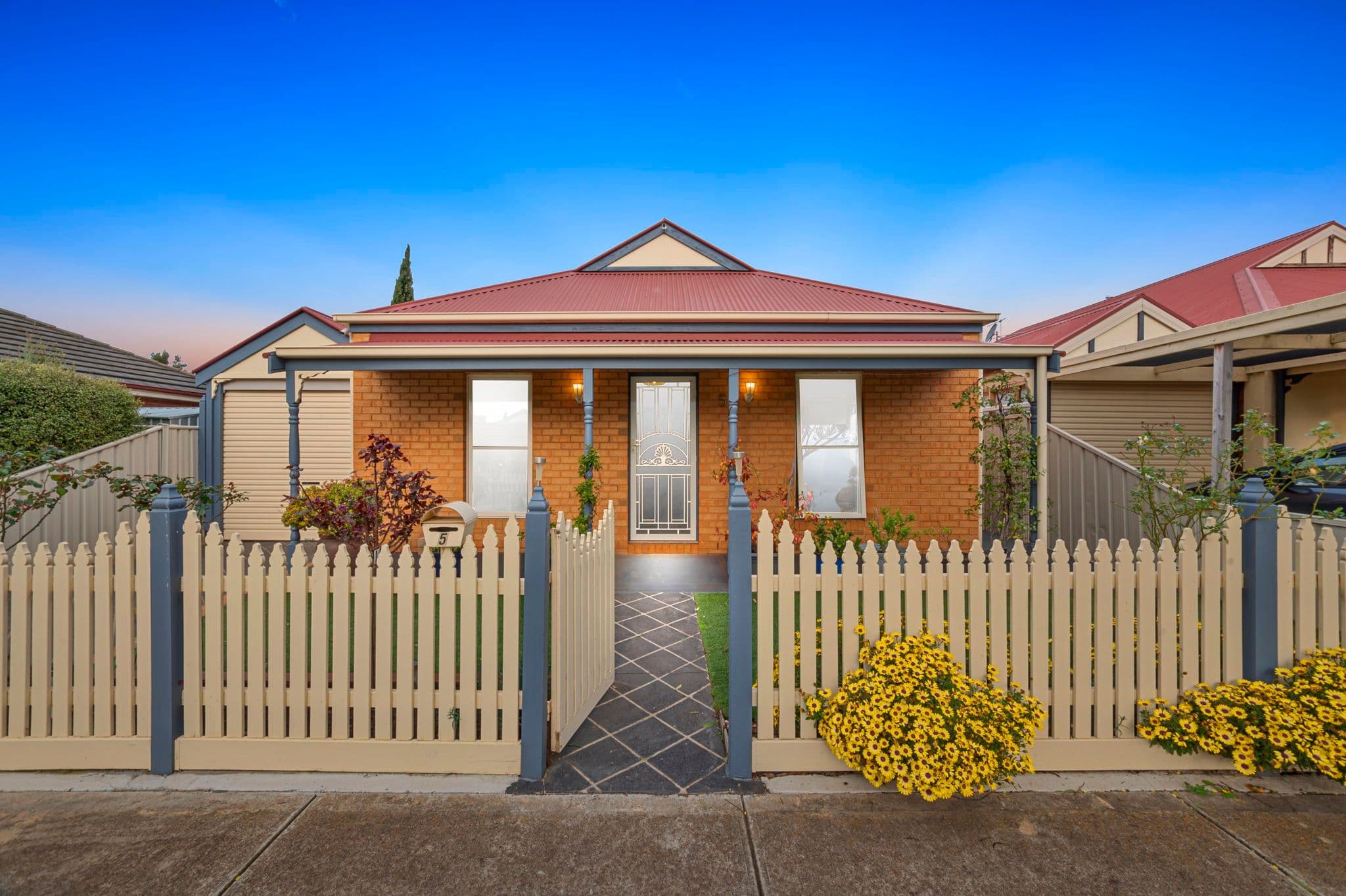 5 Alpine Gardens, Caroline Springs VIC 3023, Caroline Springs - Image 1