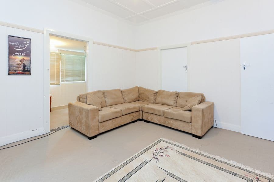 26 Tarana Street, CAMP HILL QLD 4152, Camp Hill - Thumbnail 2