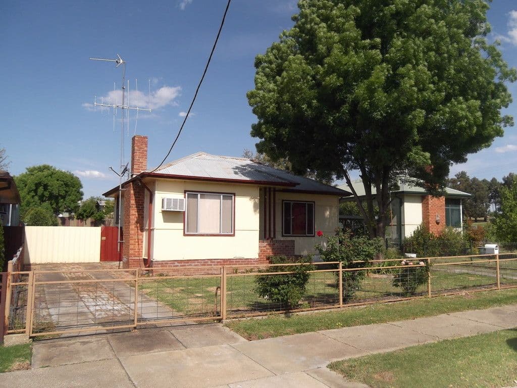 33 Darling Avenue, COWRA NSW 2794, Cowra - Image 1