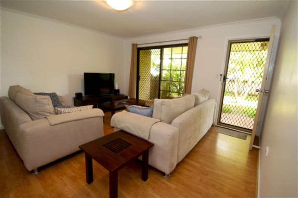 16 Gwingarra Street, WELLINGTON POINT QLD 4160, Wellington Point - Thumbnail 3