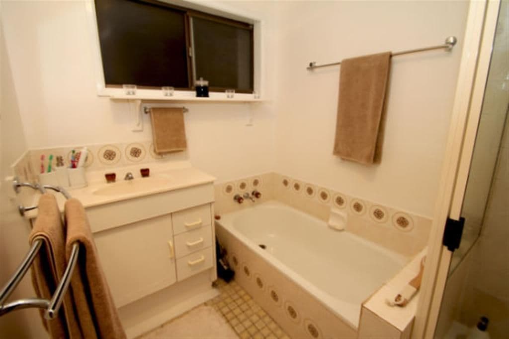 16 Gwingarra Street, WELLINGTON POINT QLD 4160, Wellington Point - Thumbnail 5
