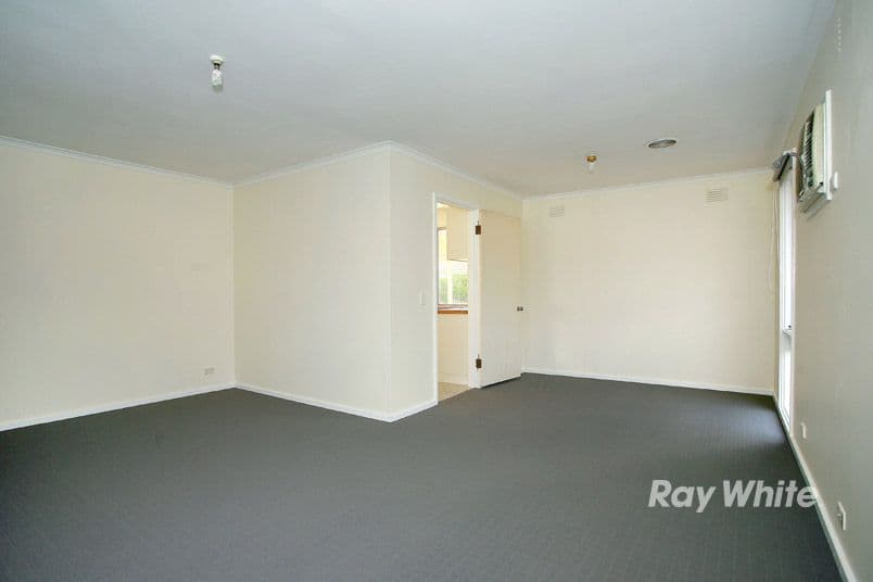 3 Fenfield Street, CRANBOURNE VIC 3977, Cranbourne - Thumbnail 3