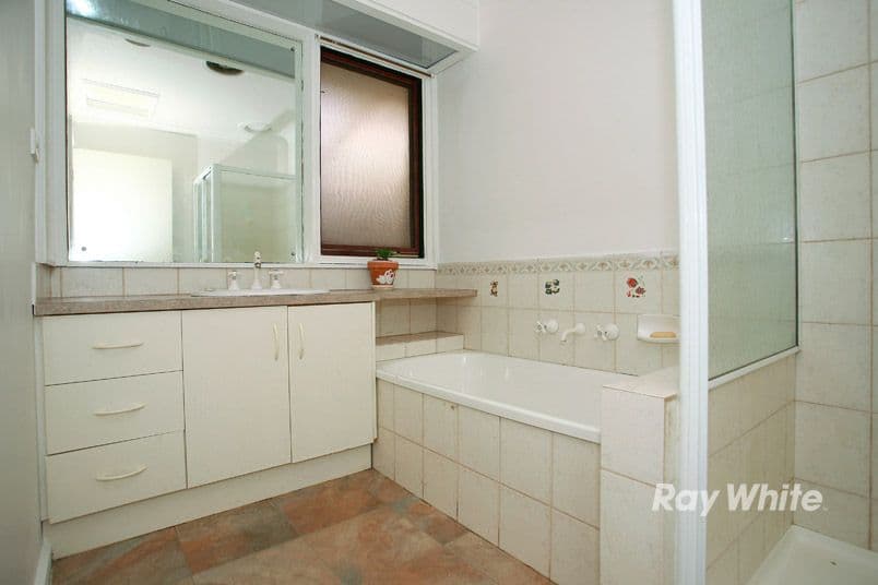 3 Fenfield Street, CRANBOURNE VIC 3977, Cranbourne - Thumbnail 5