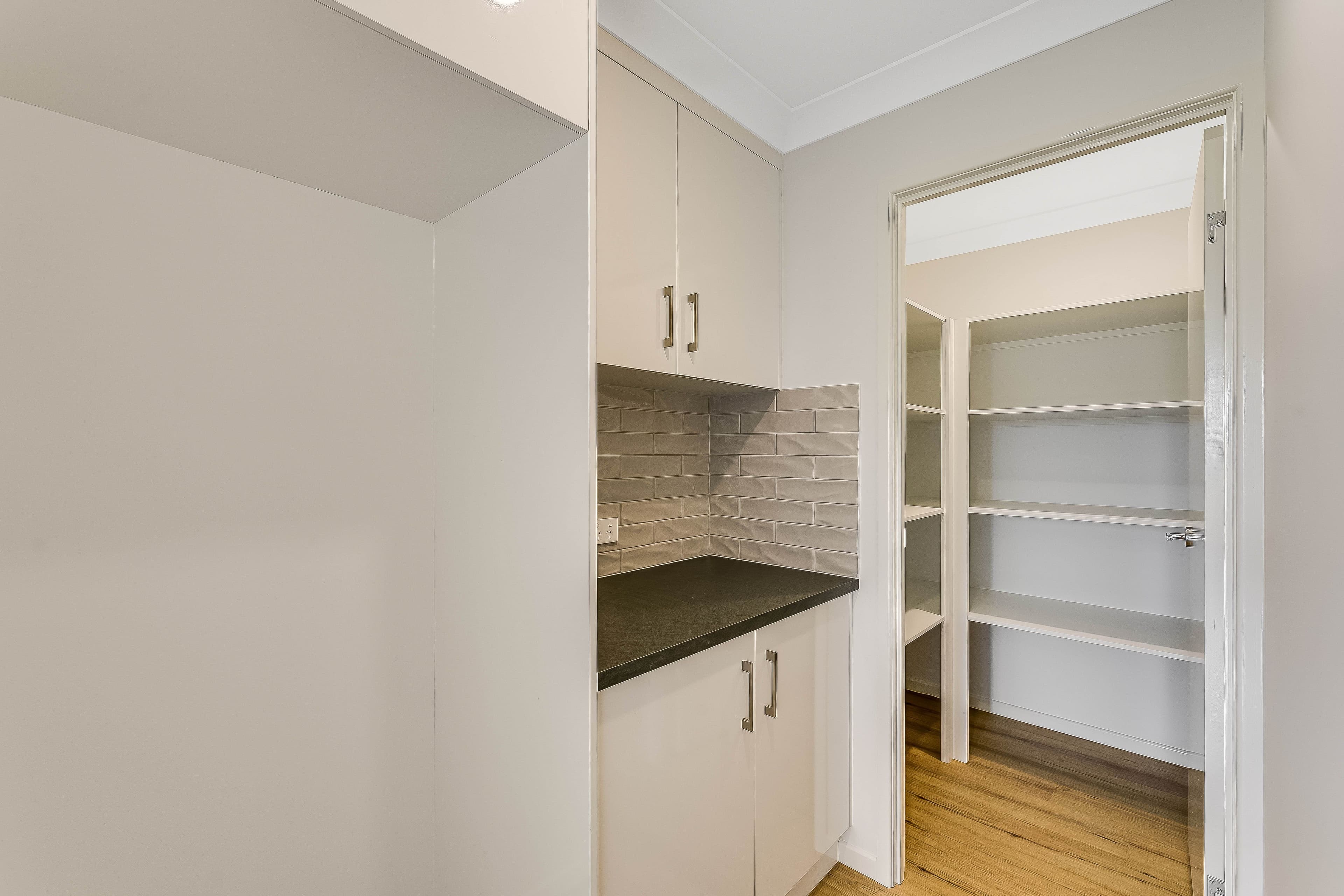 404 Mackenzie Street, Middle Ridge QLD 4350, Middle Ridge - Thumbnail 5