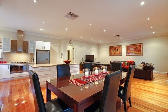 4 Powell Street, RESERVOIR VIC 3073, Reservoir - Thumbnail 2