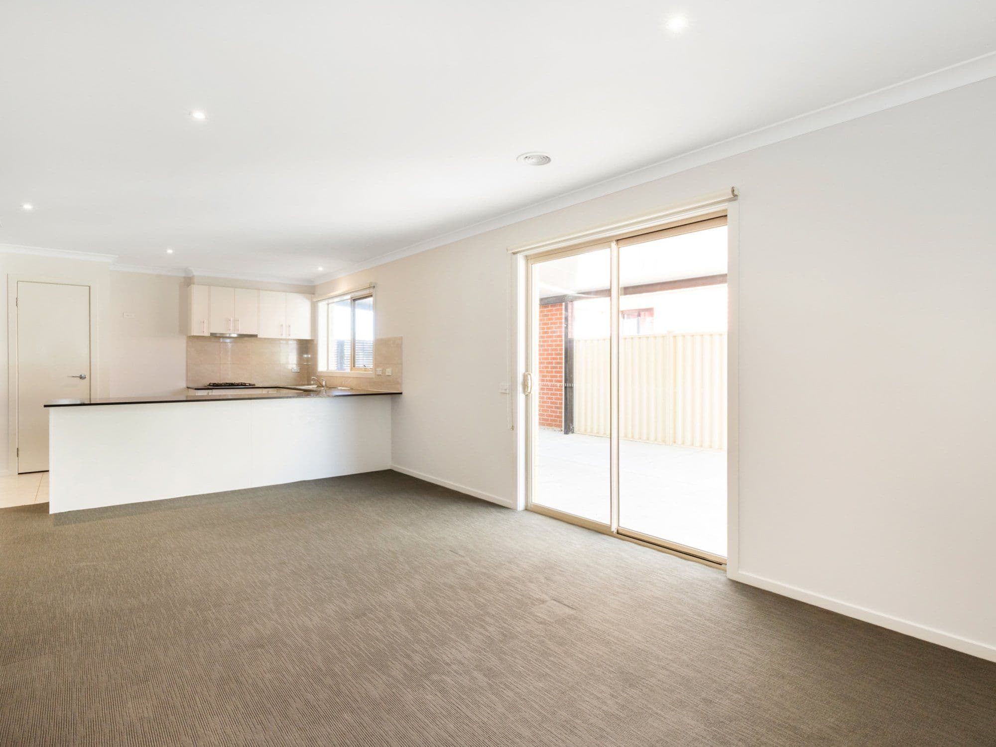 15 Ballymena Crescent, Cranbourne East VIC 3977, Cranbourne East - Thumbnail 3