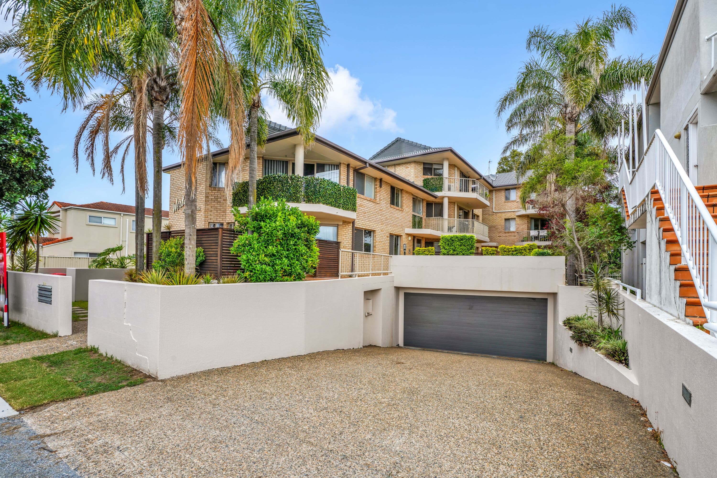 2032 Gold Coast Highway, Miami QLD 4220, Miami - Thumbnail 2