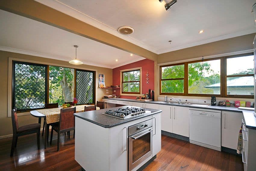 212 Ocean Parade, BURLEIGH HEADS QLD 4220, Burleigh Heads - Thumbnail 2