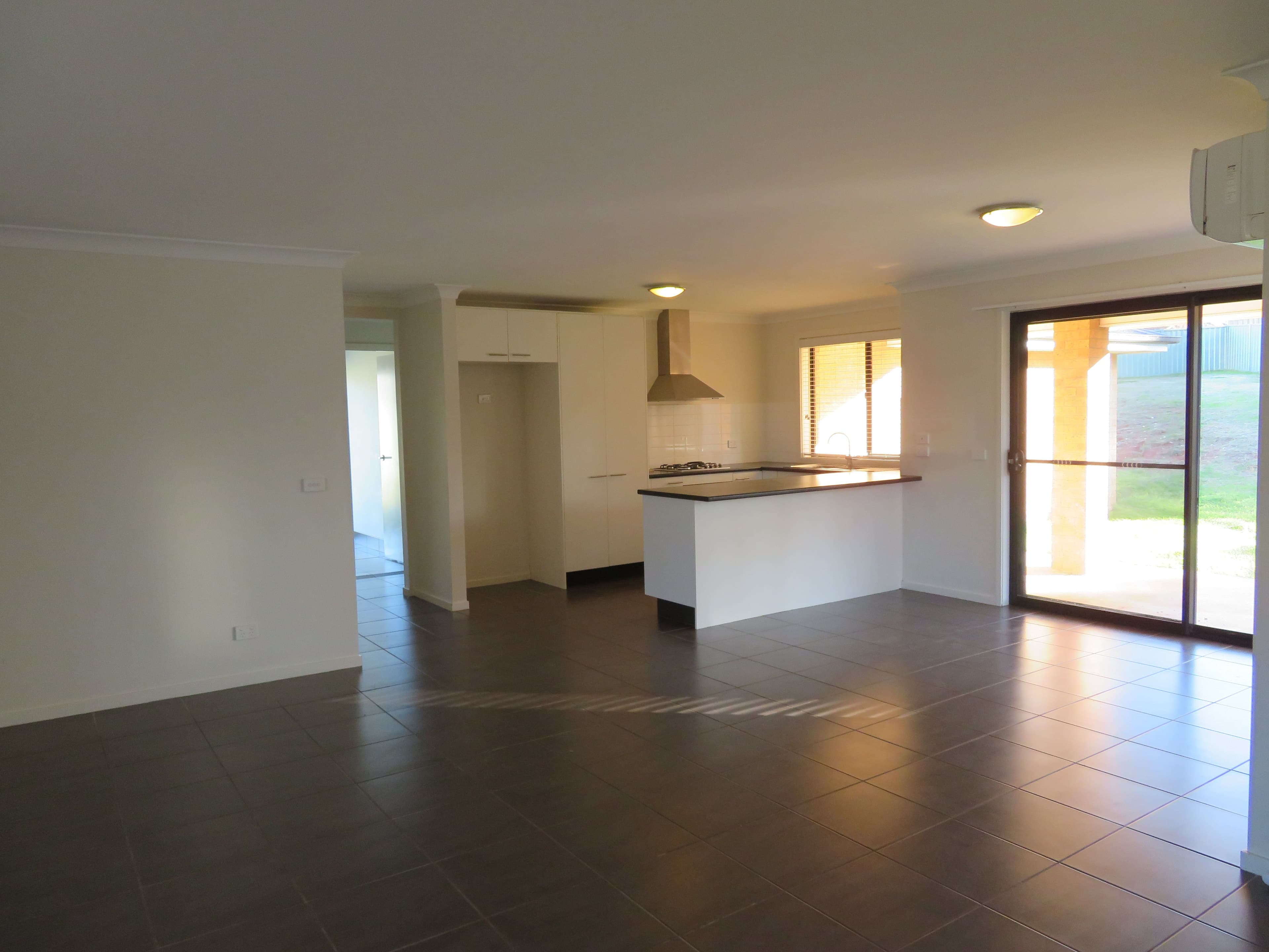 8 Banjo Paterson Place, Gundagai NSW 2722, Gundagai - Thumbnail 2