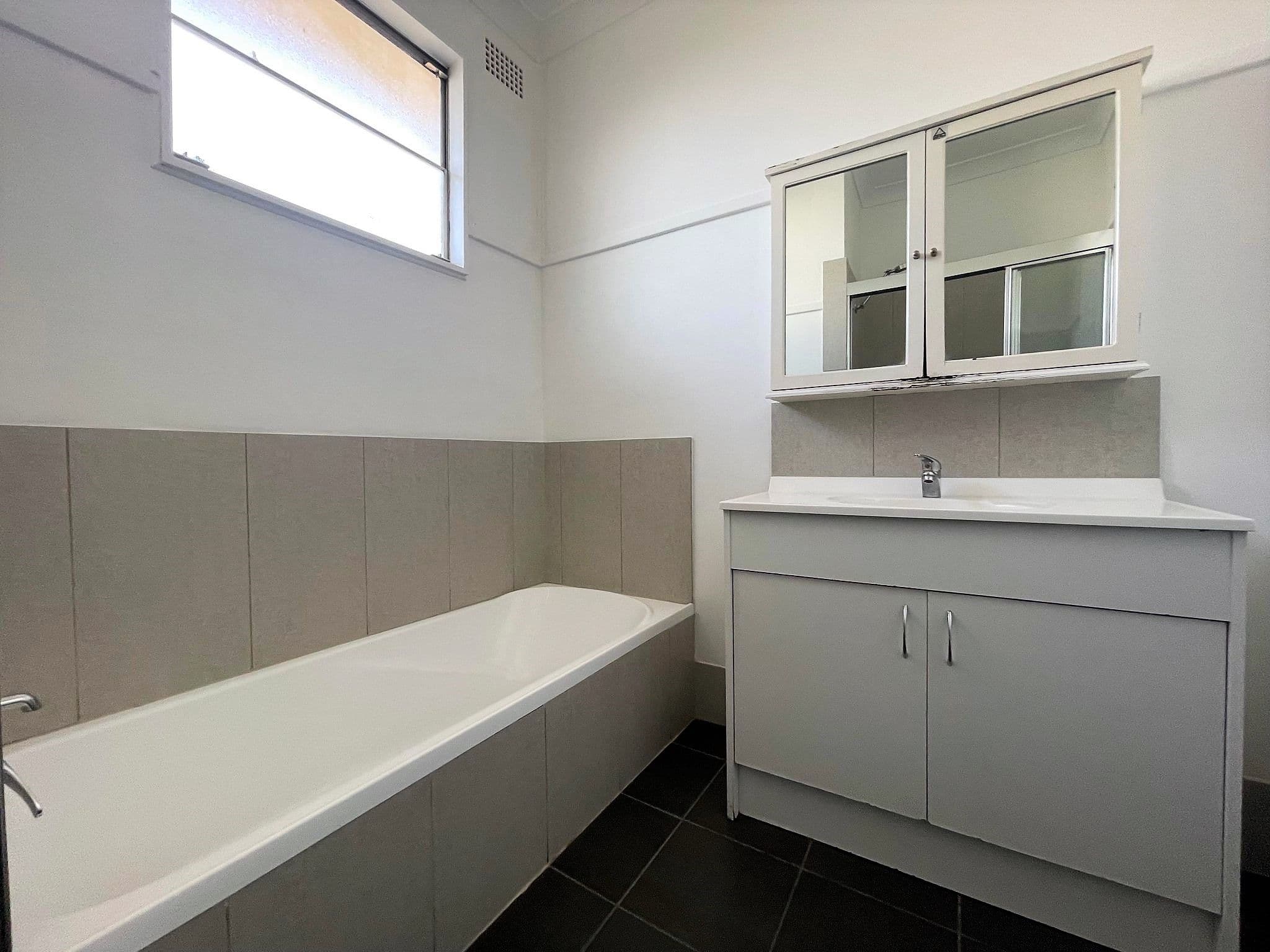 35 Groongal Avenue, Griffith NSW 2680, Griffith - Thumbnail 4