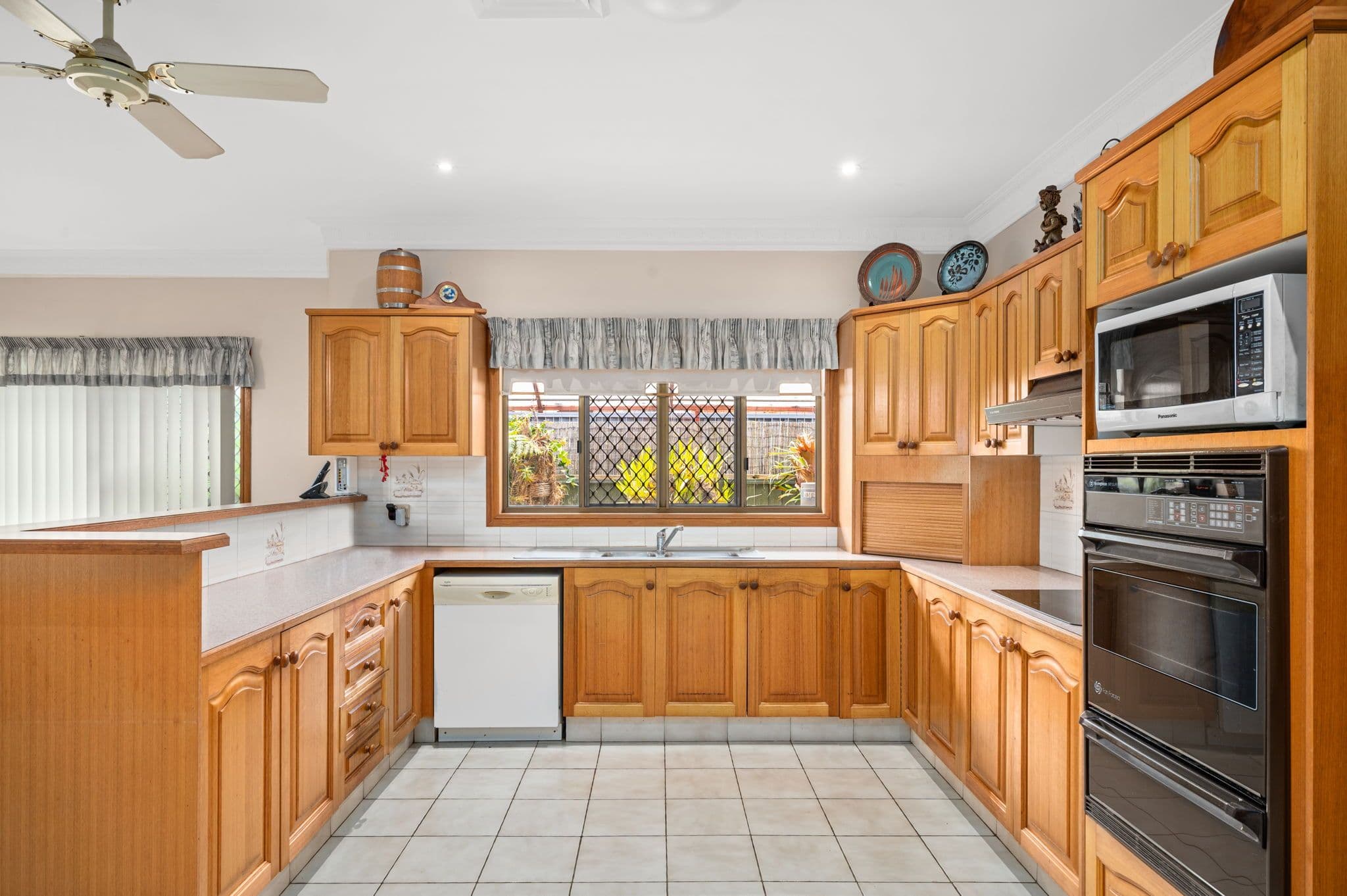 3 Vista Court, Newport QLD 4020, Newport - Thumbnail 2
