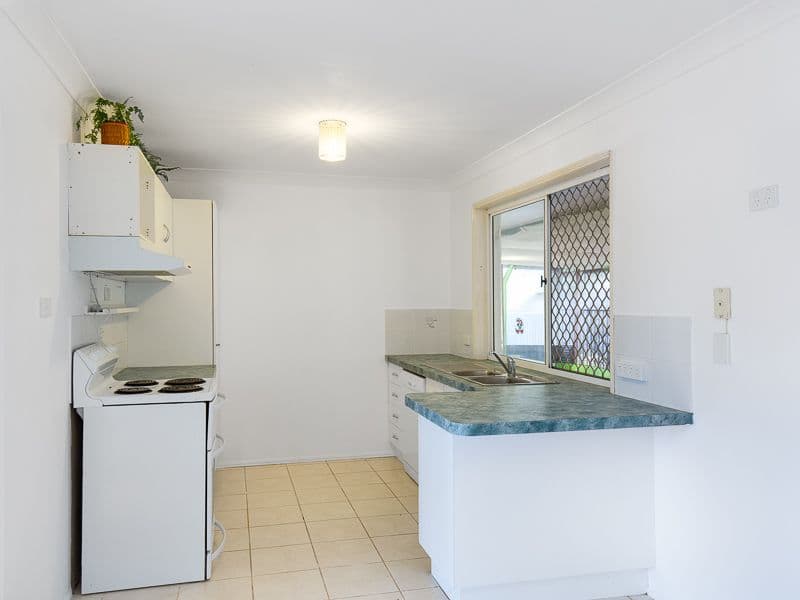 12 Camille Crescent, WYNNUM WEST QLD 4178, Wynnum West - Thumbnail 4