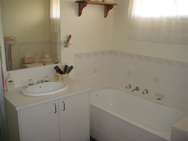 21 Matthews Crescent, ROXBURGH PARK VIC 3064, Roxburgh Park - Thumbnail 4