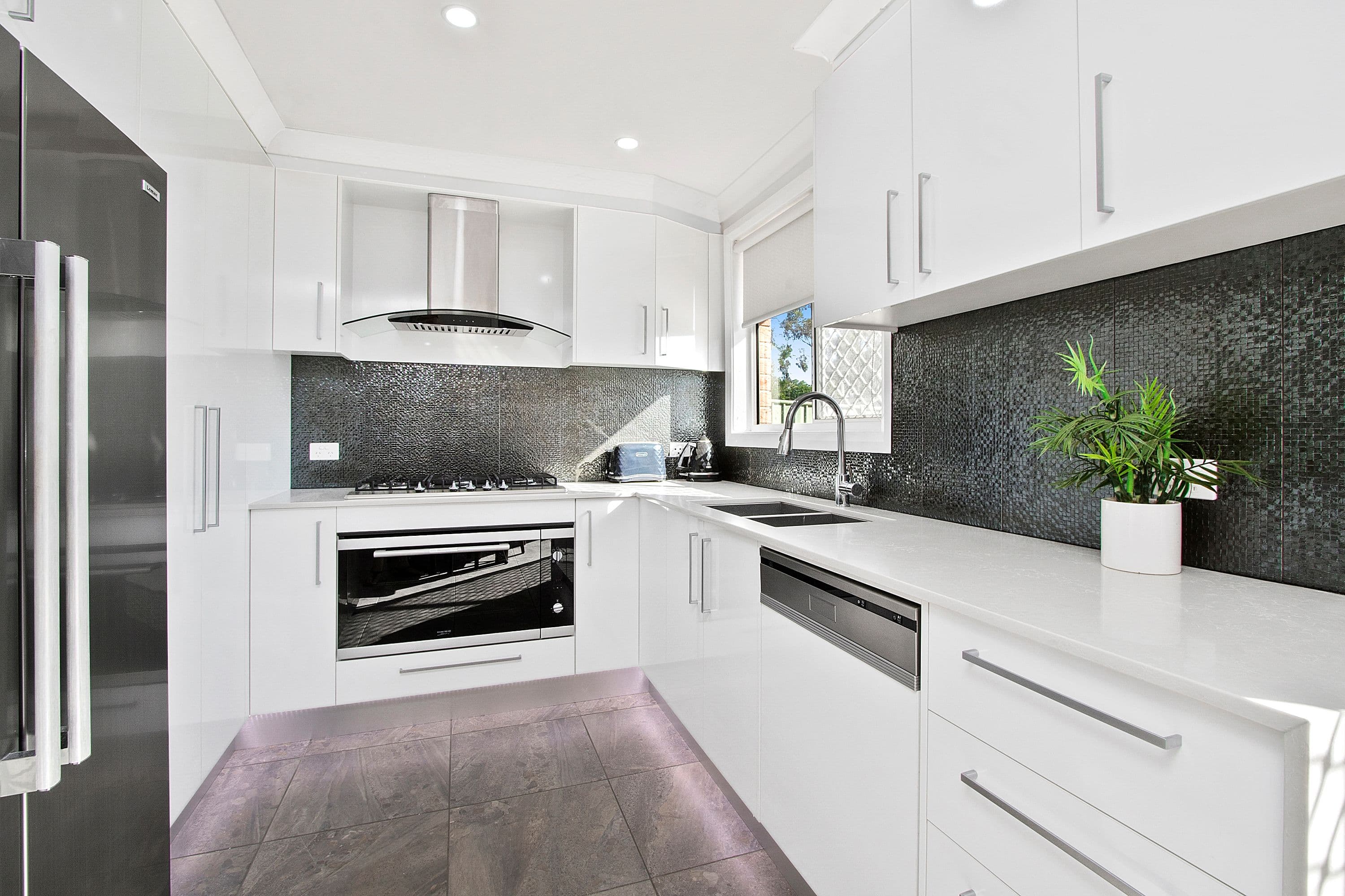 34 Harpur Crescent, South Windsor - Thumbnail 2