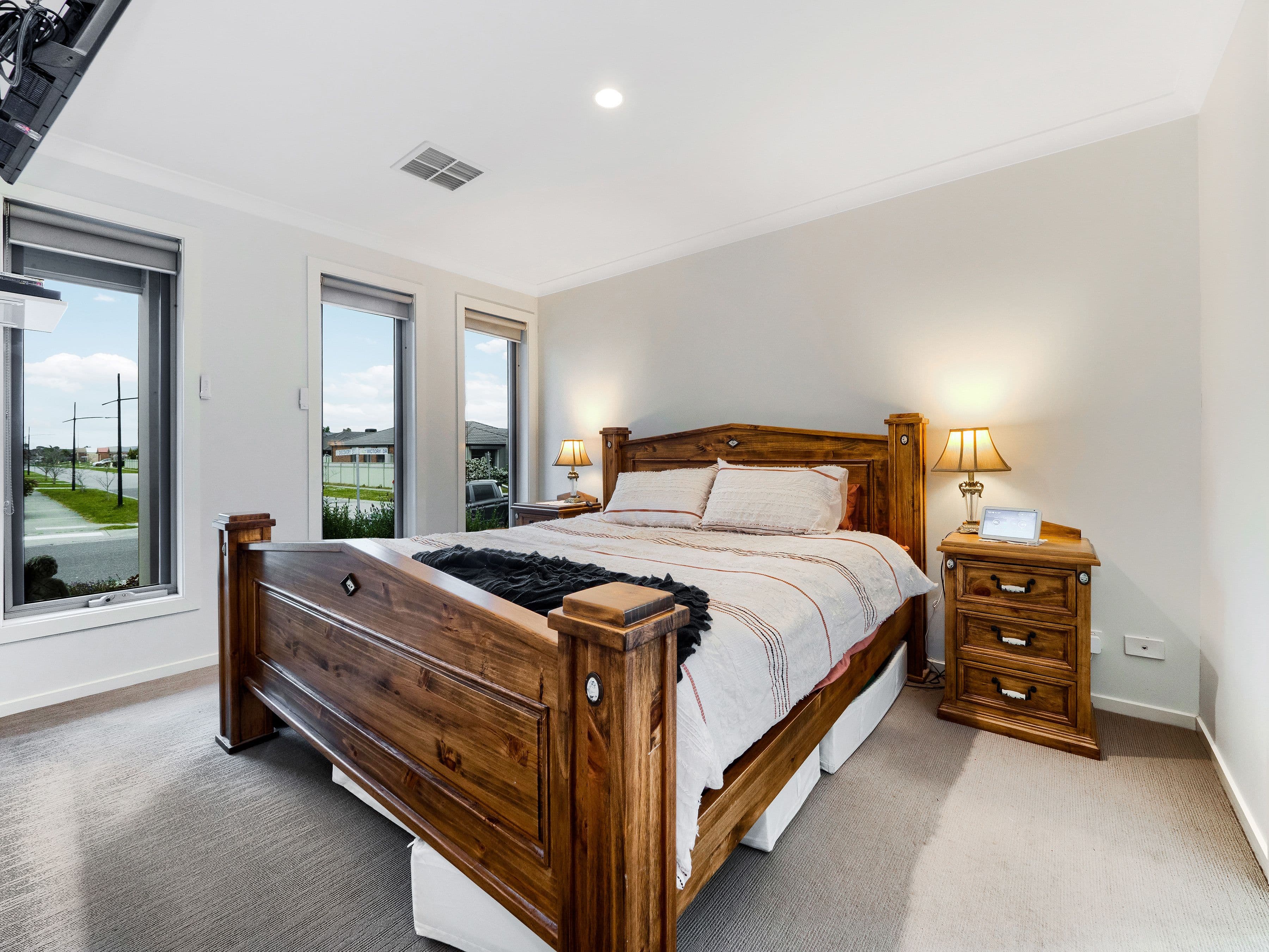 42 Victory Drive, Pakenham VIC 3810, Pakenham - Thumbnail 2
