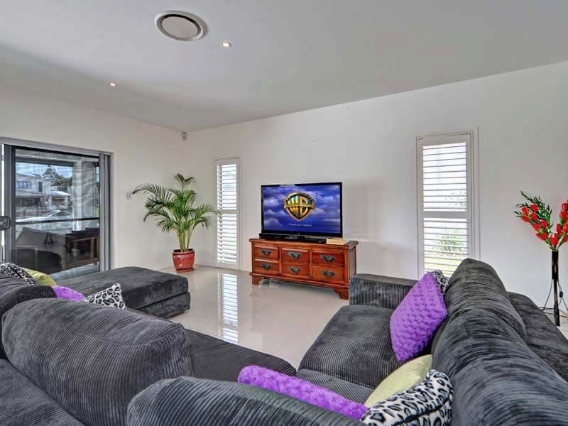 13 North Quay Drive, BIGGERA WATERS QLD 4216, Biggera Waters - Thumbnail 4