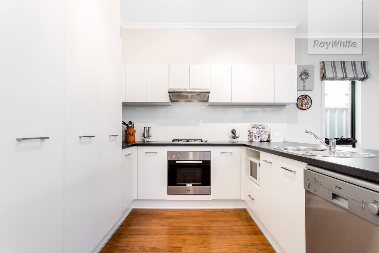 35 Shoalhaven Street, Werribee VIC 3030, Werribee - Thumbnail 4