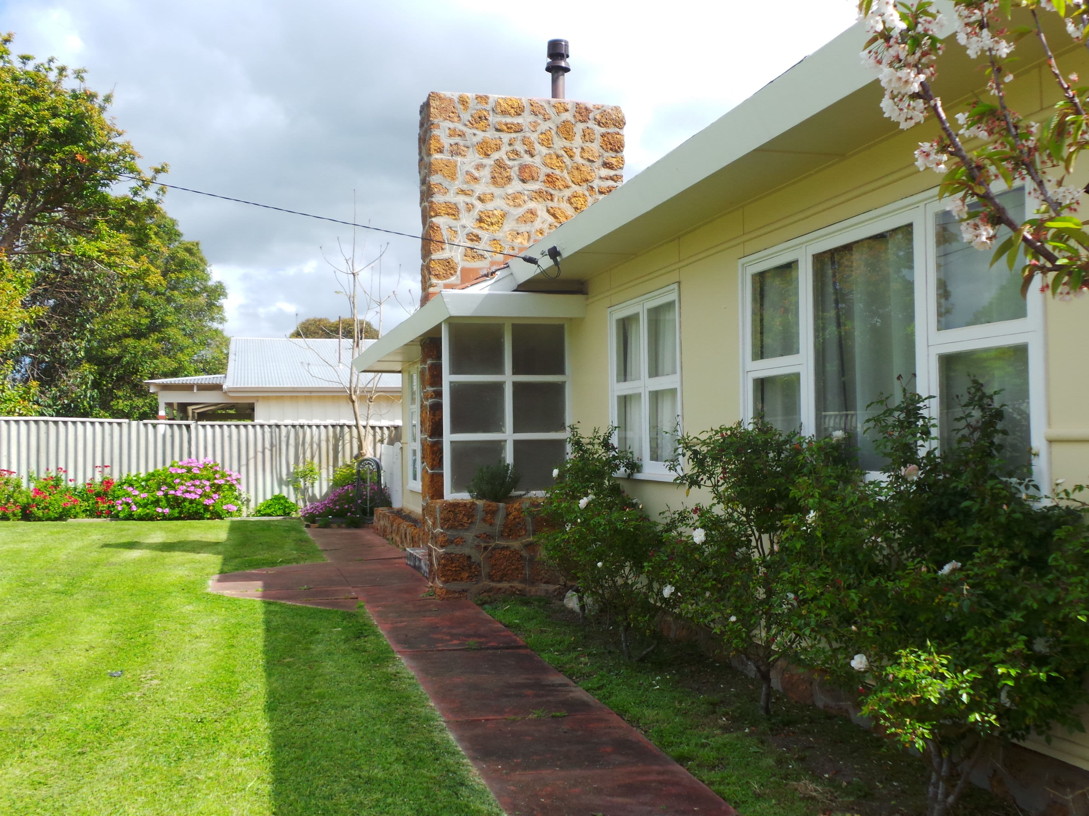 33 Deane Street, Mount Barker WA 6324, Mount Barker - Thumbnail 2