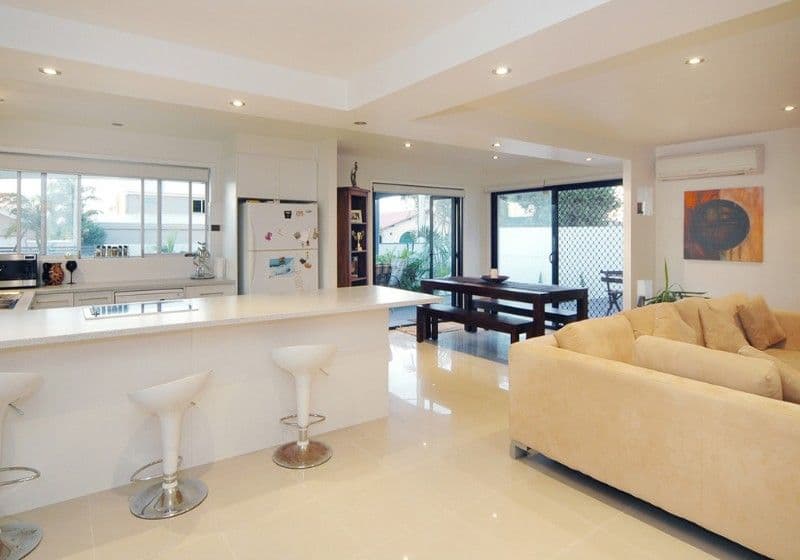 2 Eucalypt Street, PALM BEACH QLD 4221, Palm Beach - Thumbnail 2