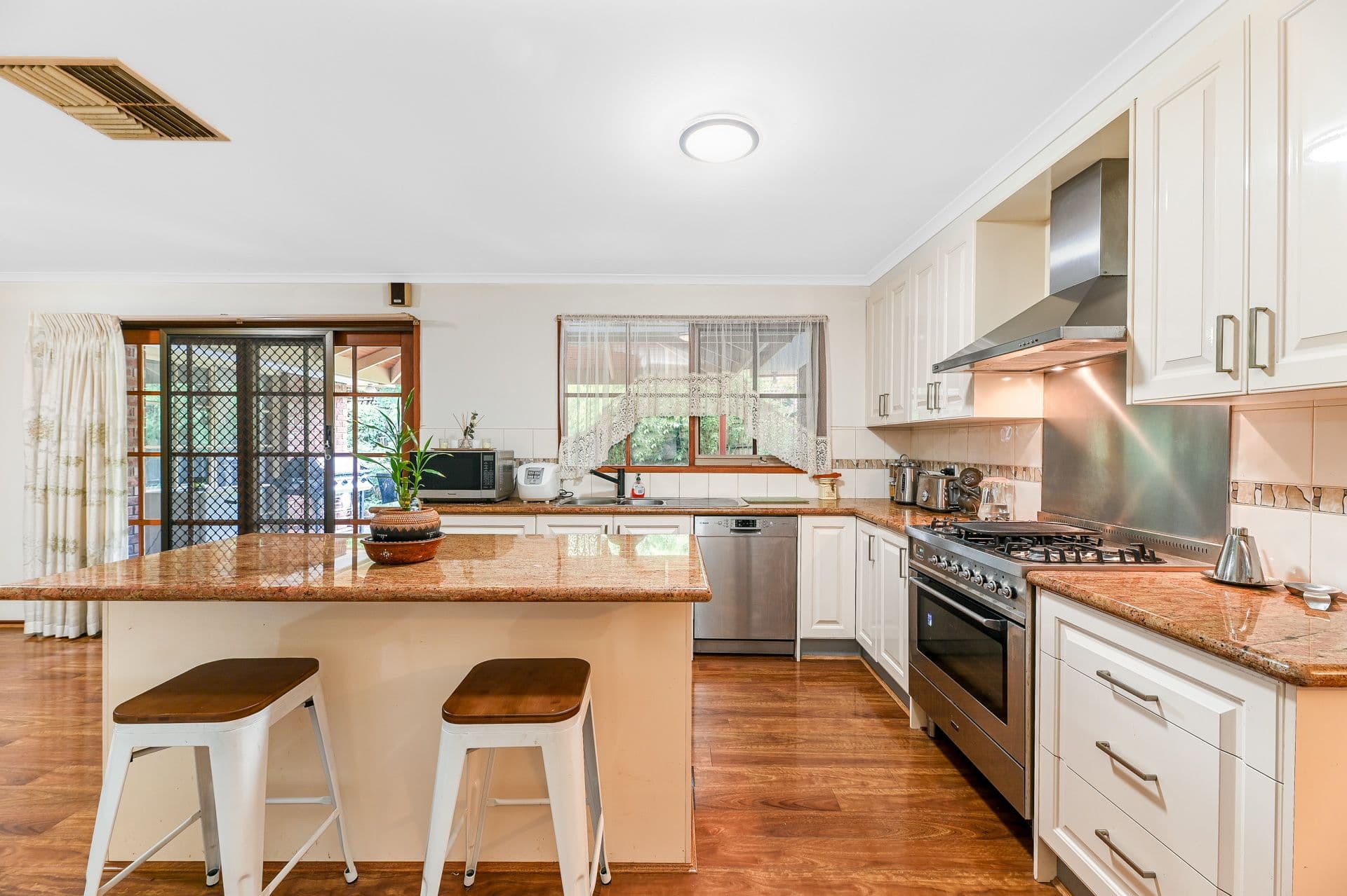 3 Duckworth Close, Berwick VIC 3806, Berwick - Thumbnail 4