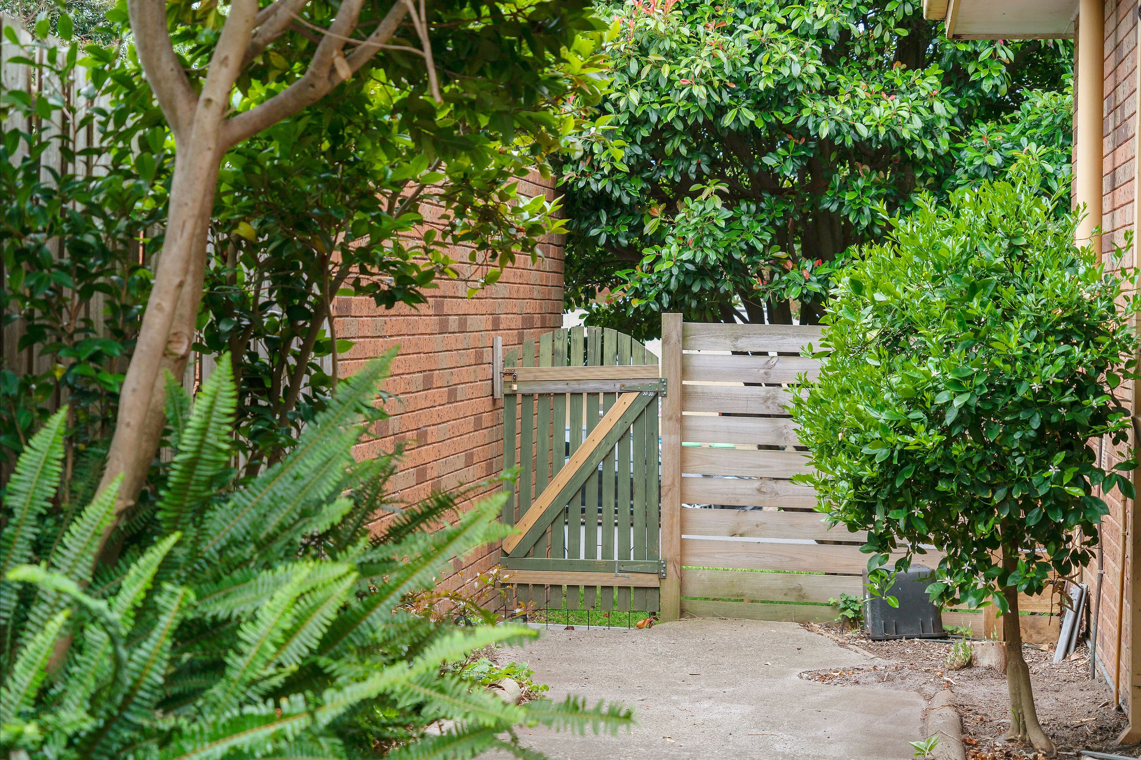 2 Holmes Street, Frankston VIC 3199, Frankston - Thumbnail 2