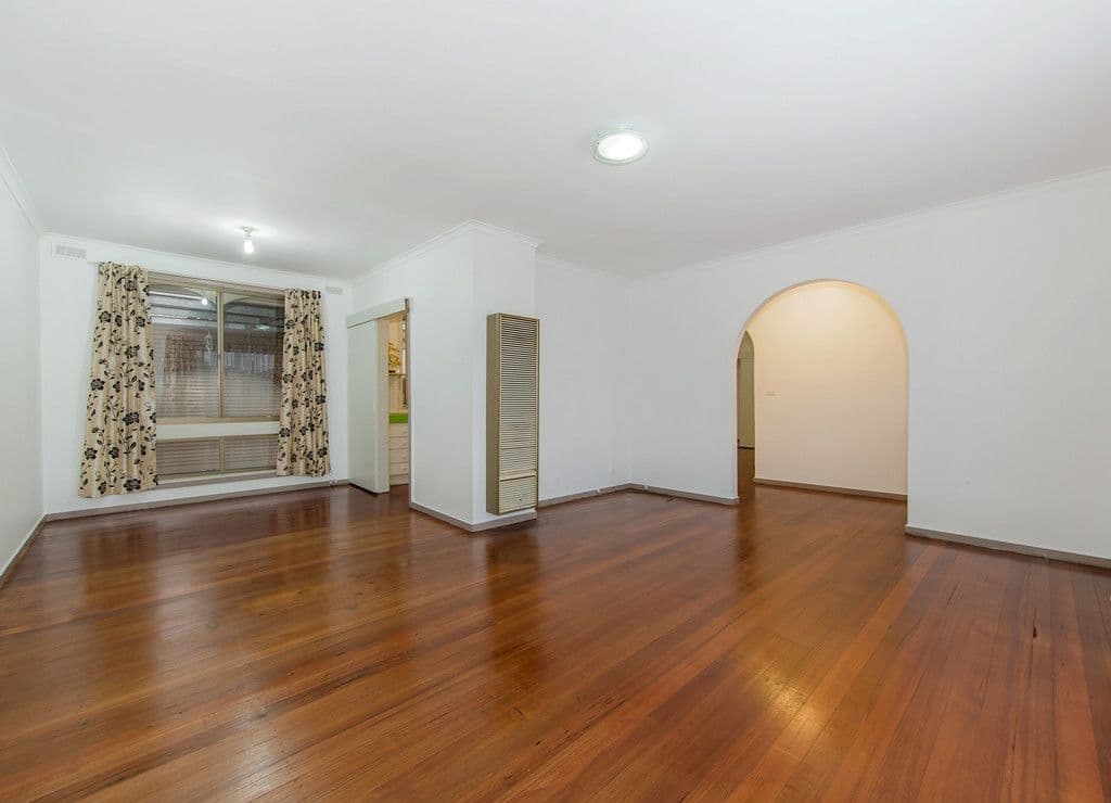 4 Redditch Crescent, Deer Park VIC 3023, Deer Park - Thumbnail 2