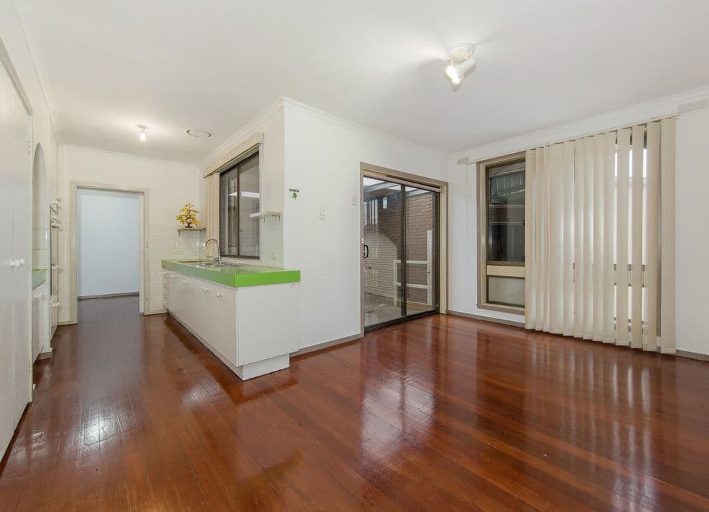 4 Redditch Crescent, Deer Park VIC 3023, Deer Park - Thumbnail 3