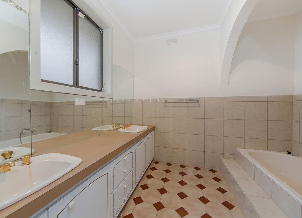 4 Redditch Crescent, Deer Park VIC 3023, Deer Park - Thumbnail 8
