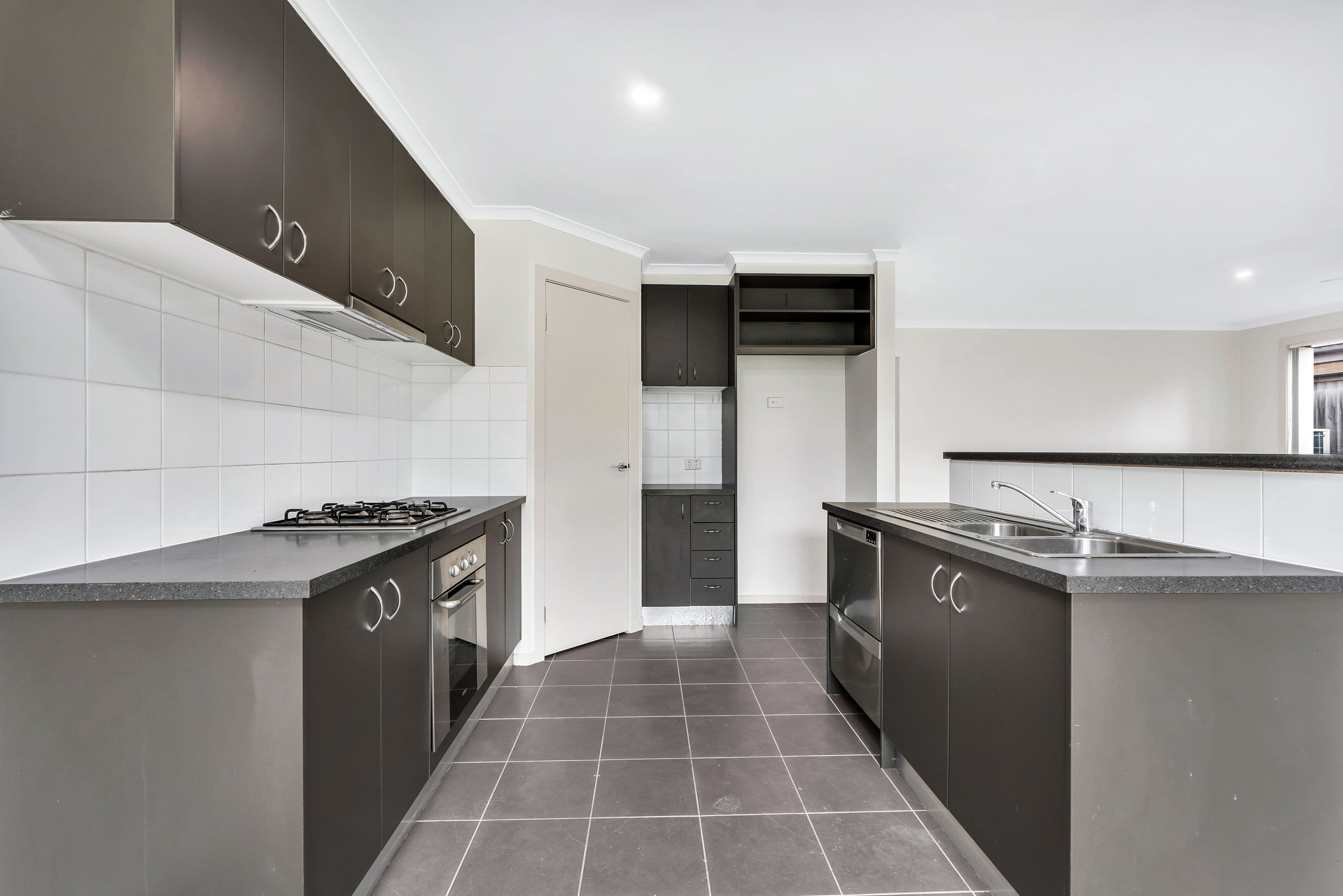 258 The Lakes Boulevard, South Morang VIC 3752, South Morang - Thumbnail 2