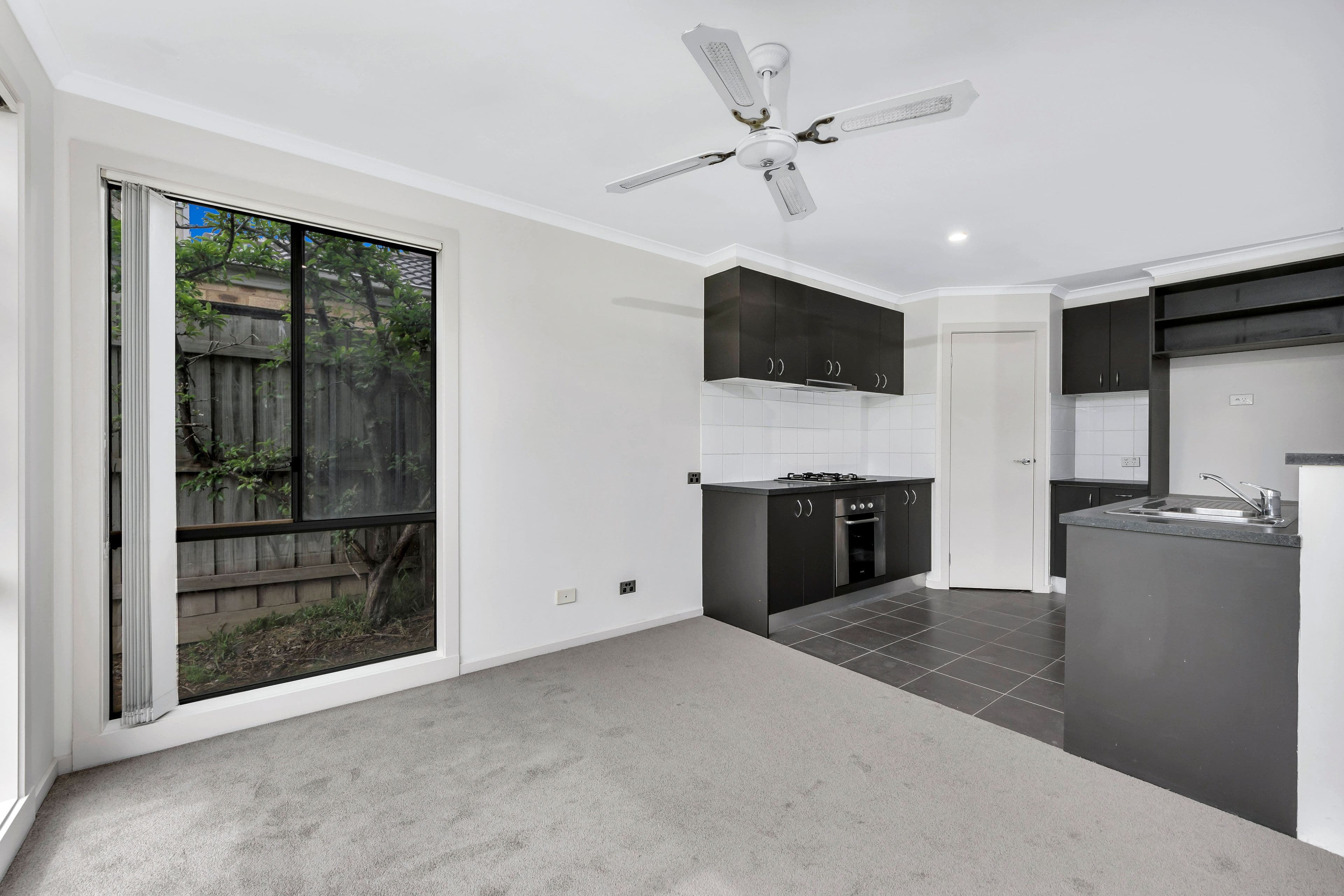 258 The Lakes Boulevard, South Morang VIC 3752, South Morang - Thumbnail 3