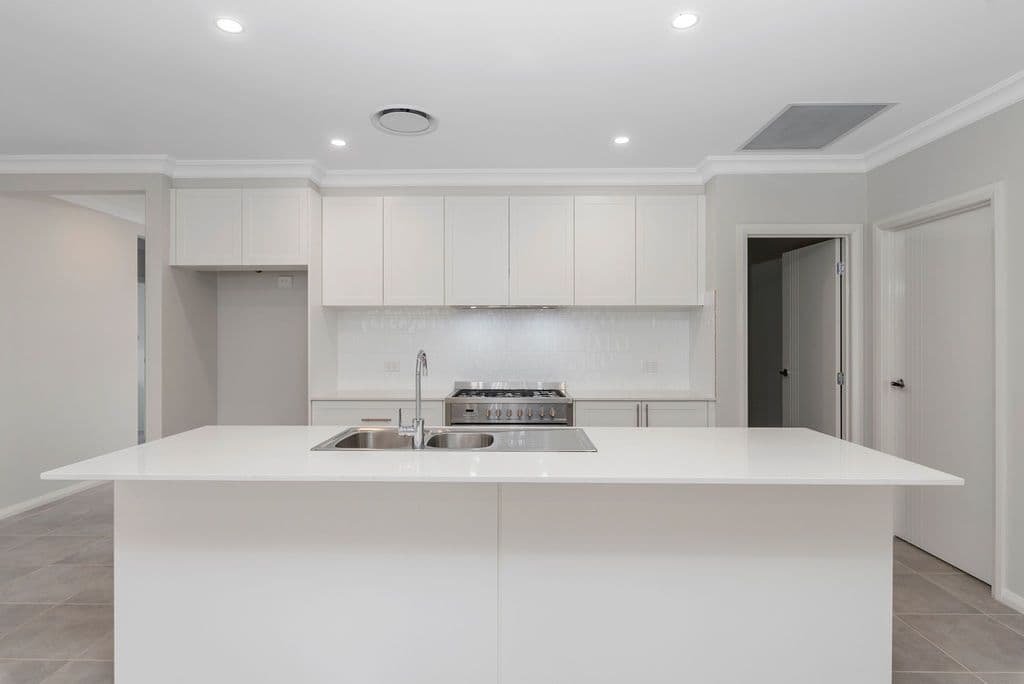 2 Ascot Drive, Currans Hill - Thumbnail 2
