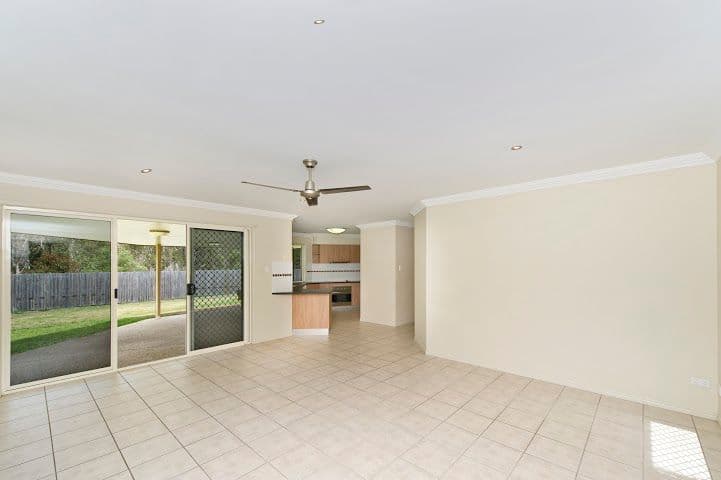 2 Jimna Court, DECEPTION BAY QLD 4508, Deception Bay - Thumbnail 4