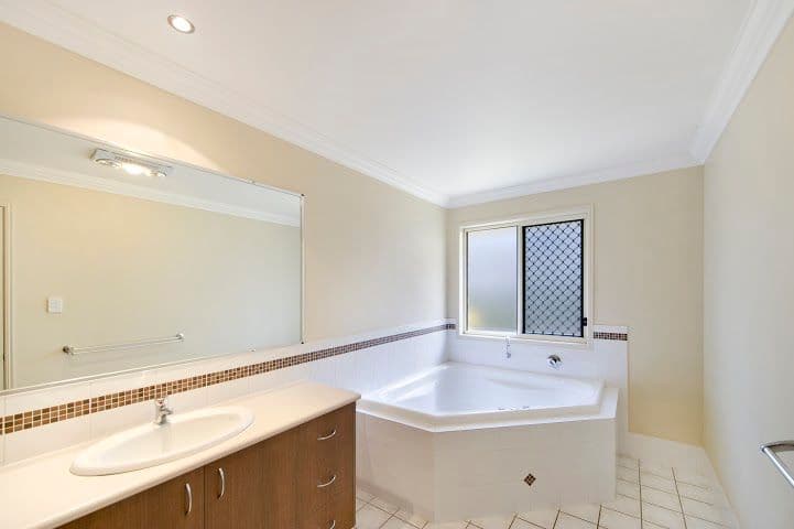 2 Jimna Court, DECEPTION BAY QLD 4508, Deception Bay - Thumbnail 8