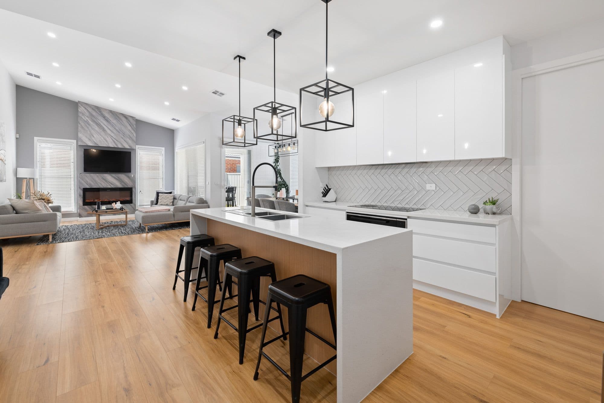 11 Glenbrook Drive, Wyndham Vale VIC 3024, Wyndham Vale - Thumbnail 2