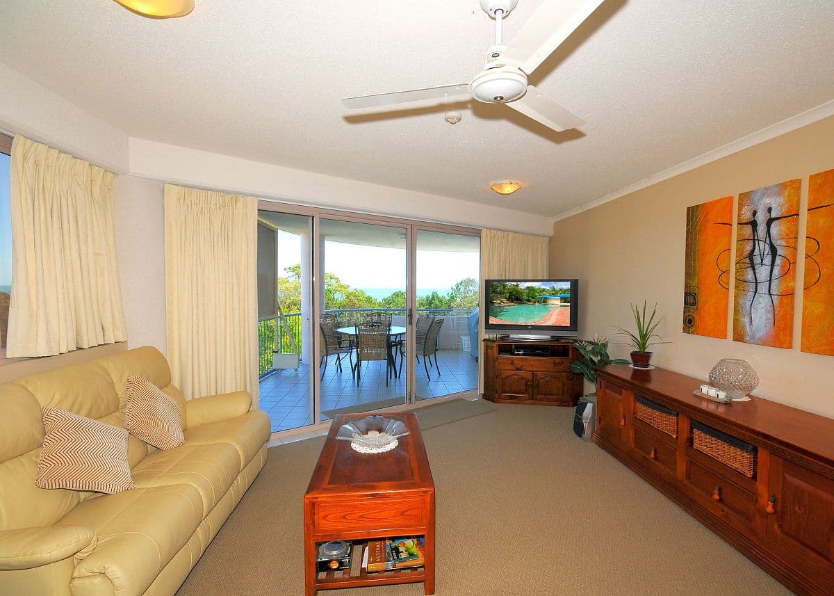 386 Charlton Esplanade, TORQUAY QLD 4655, Torquay - Image 1