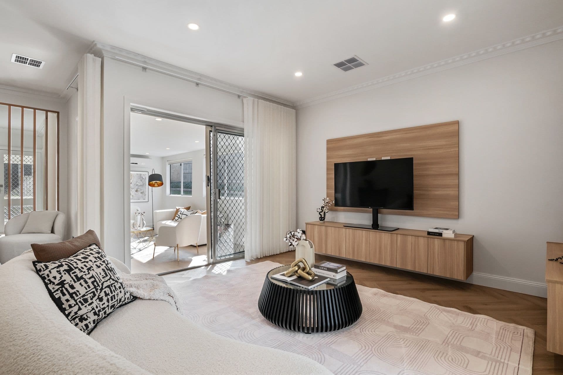 15 Curtis Avenue, Mount Waverley VIC 3149, Mount Waverley - Thumbnail 2