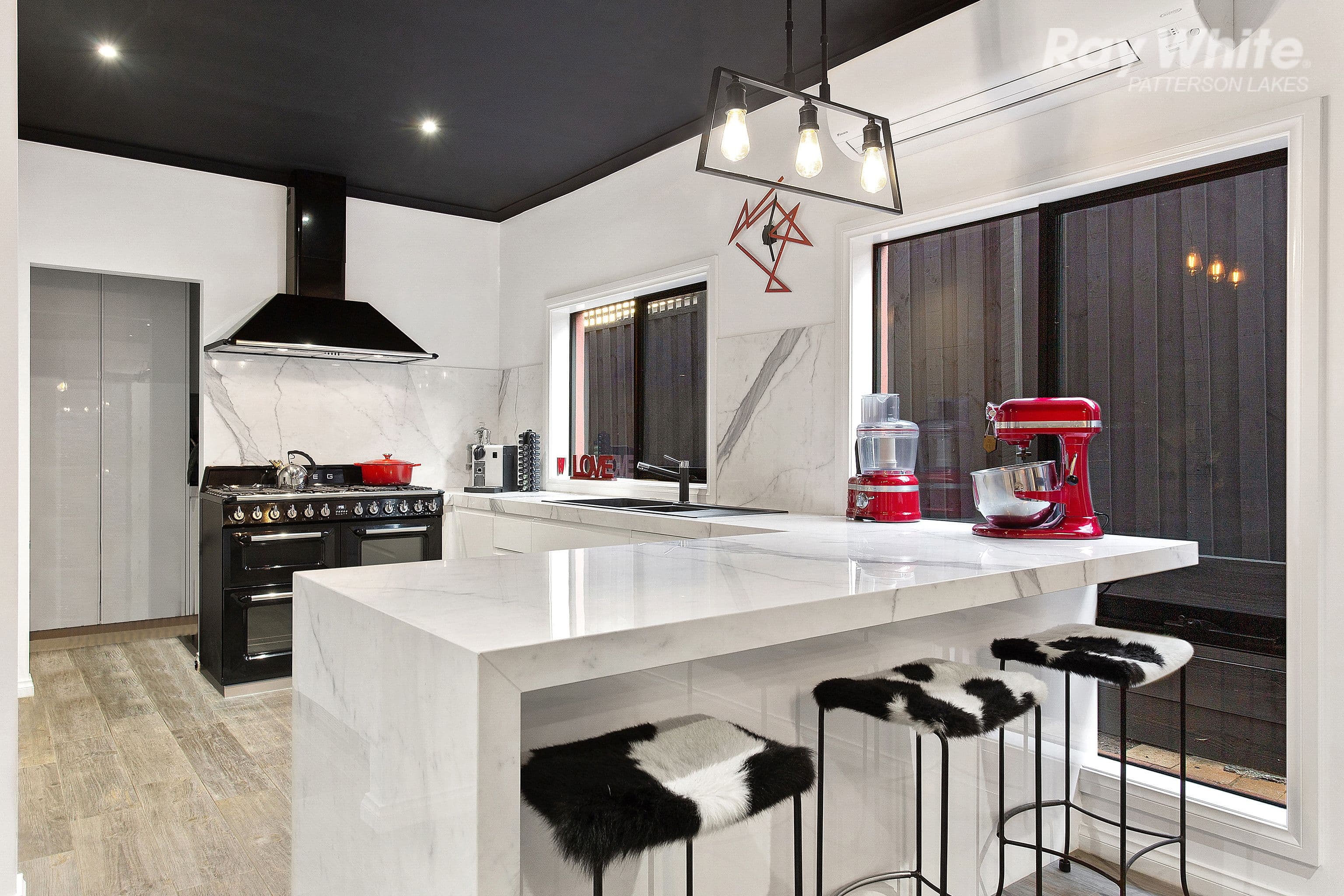 5 Riviera Street, Seaford VIC 3198, Seaford - Thumbnail 2