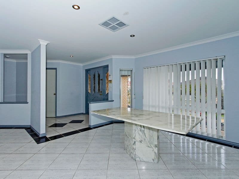 4 Inveraray Close, CANNING VALE WA 6155, Canning Vale - Thumbnail 2