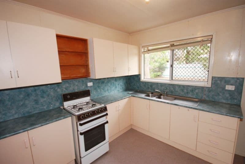 18 Castle Street, BILOELA QLD 4715, Biloela - Thumbnail 2