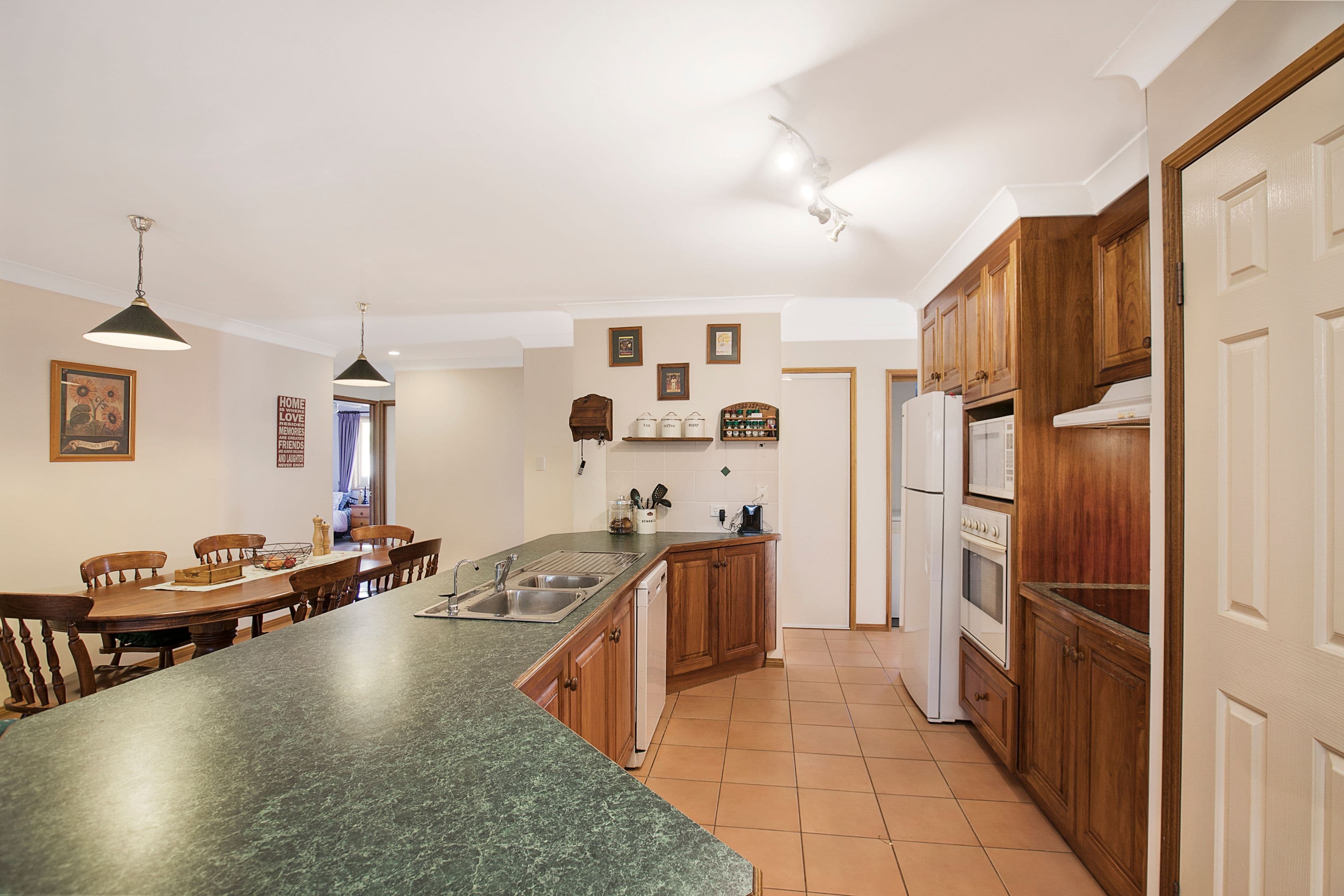 14 Pembroke Court, Alexandra Hills QLD 4161, Alexandra Hills - Thumbnail 3
