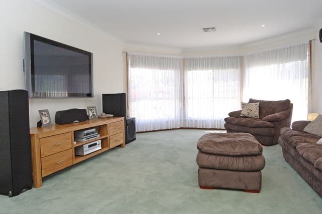 5 Robert Place, RAZORBACK NSW 2571, Razorback - Thumbnail 5