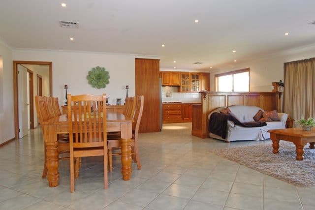 5 Robert Place, RAZORBACK NSW 2571, Razorback - Thumbnail 6