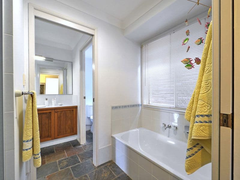4 Harrison Court, MUDGEERABA QLD 4213, Mudgeeraba - Thumbnail 7