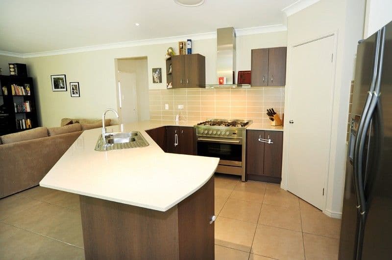 17 Patricia Drive, THE GAP QLD 4061, The Gap - Thumbnail 2