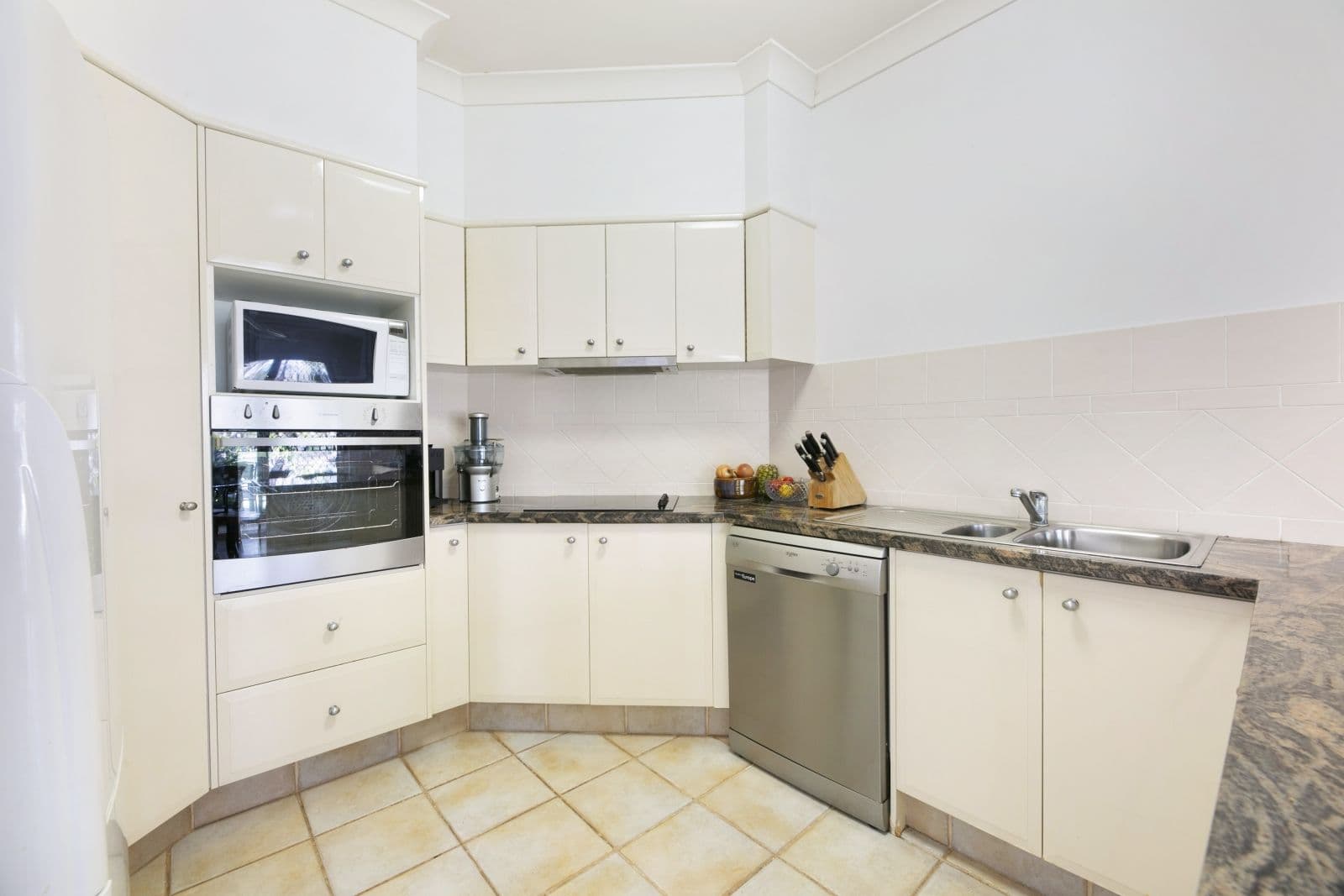 24 Dalloway Court, Arundel QLD 4214, Arundel - Thumbnail 4
