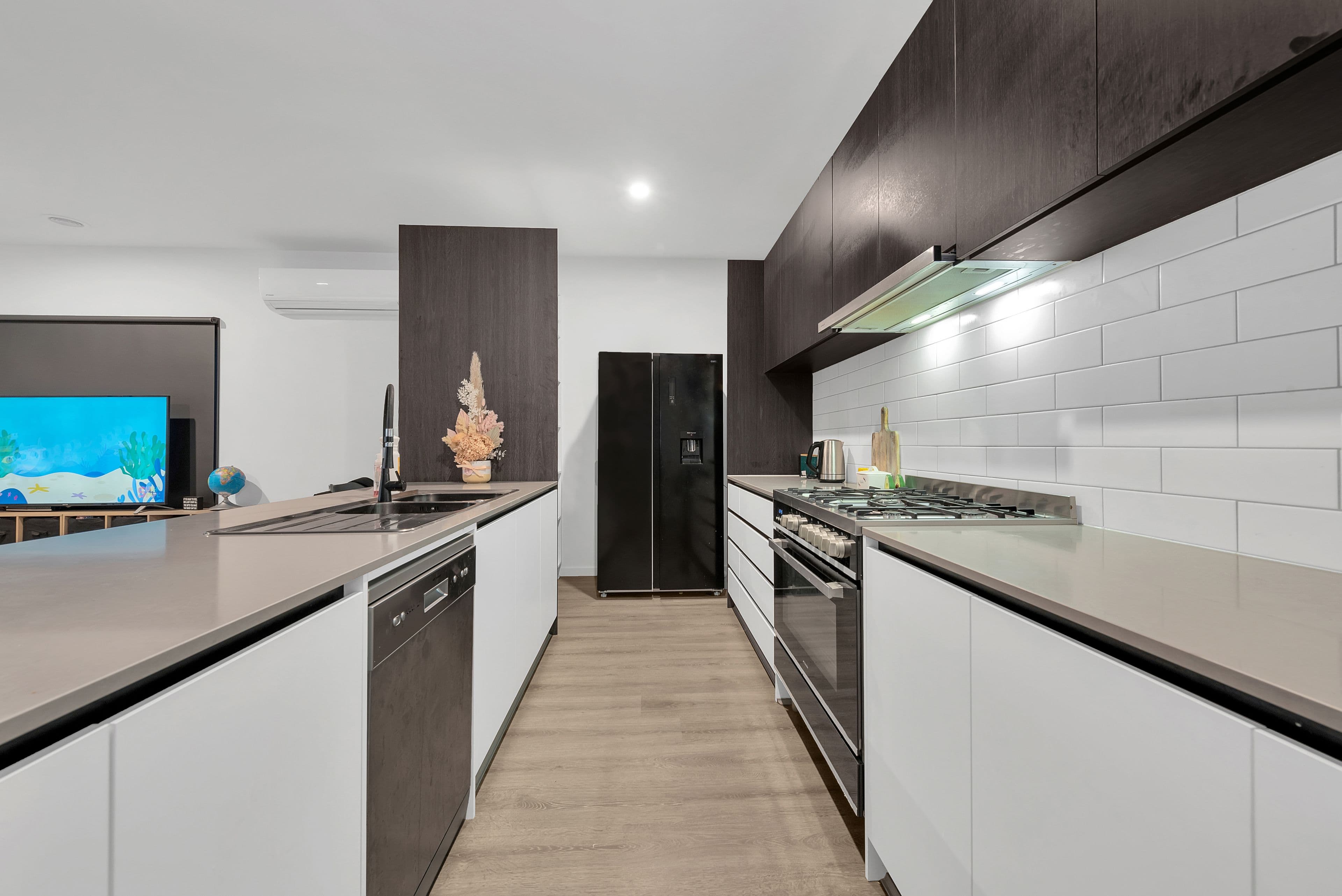8 Corvara Way, Pakenham VIC 3810, Pakenham - Thumbnail 3